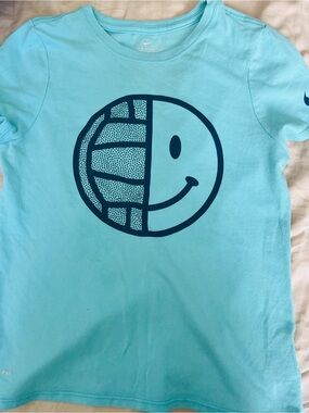 Nike Kids' Light youth large Graphic Tee - Smiley Volleyball